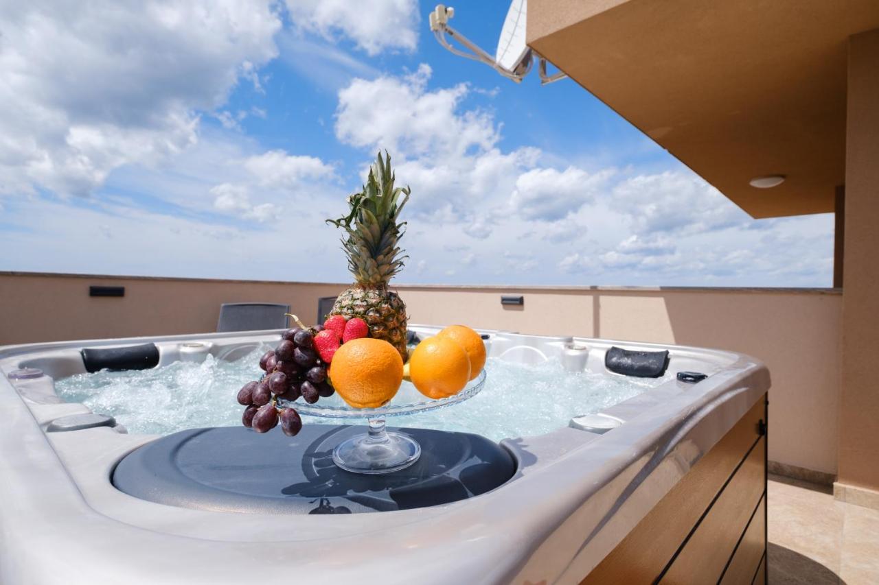 Apartments Luana With Private Jacuzzi Zadar Exterior photo