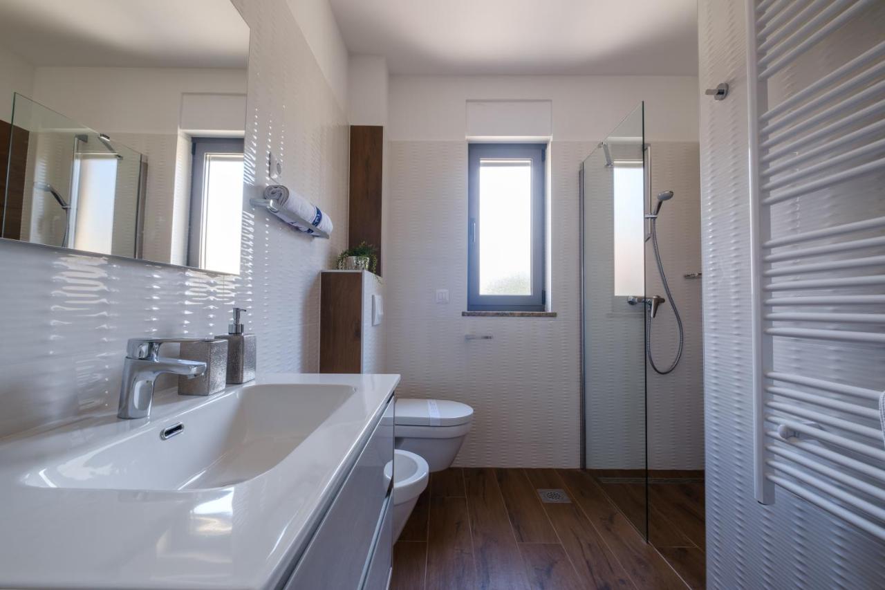 Apartments Luana With Private Jacuzzi Zadar Exterior photo
