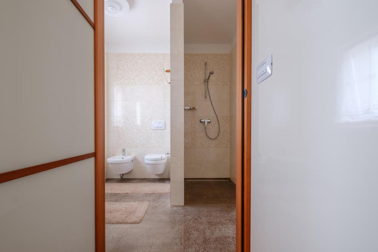 Apartments Luana With Private Jacuzzi Zadar Exterior photo