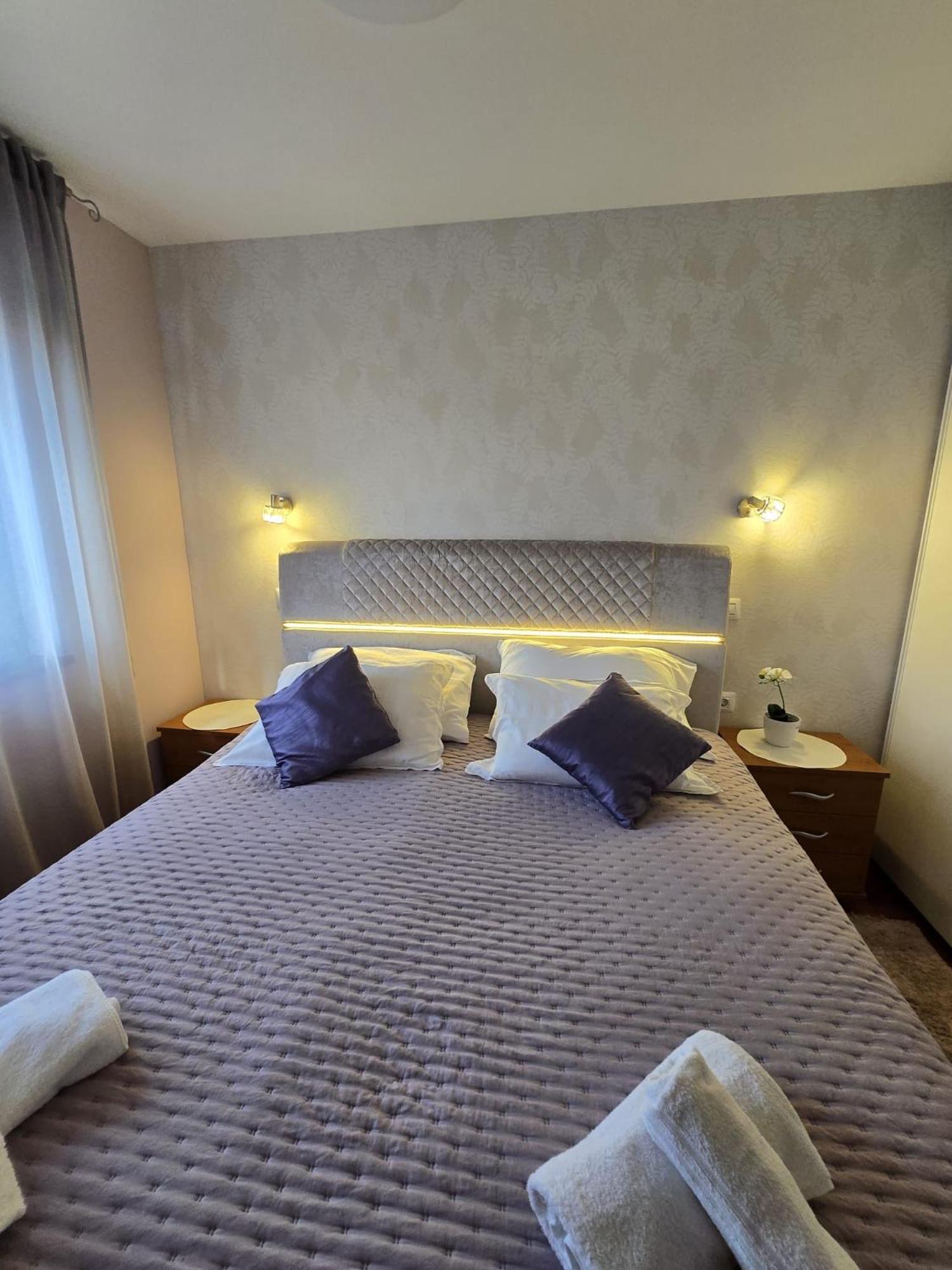 Apartments Luana With Private Jacuzzi Zadar Exterior photo