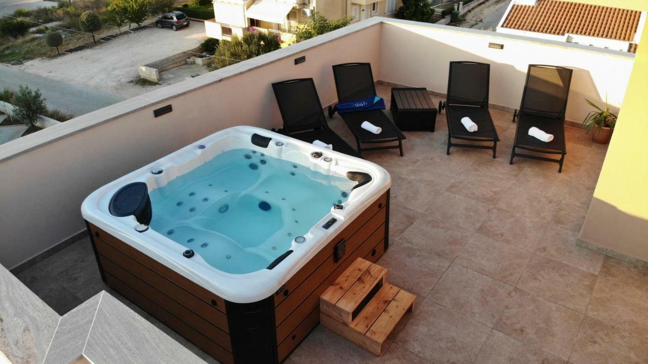 Apartments Luana With Private Jacuzzi Zadar Exterior photo